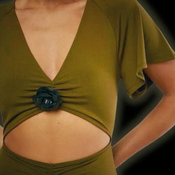 NWT WeWoreWhat ‘Cutout Asymmetric Midi Dress’ in “Military Olive” Size Small - Picture 2 of 6